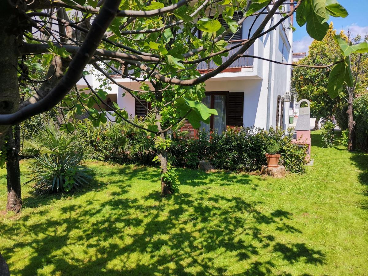 Holiday House Casa Maria Ровінь Екстер'єр фото