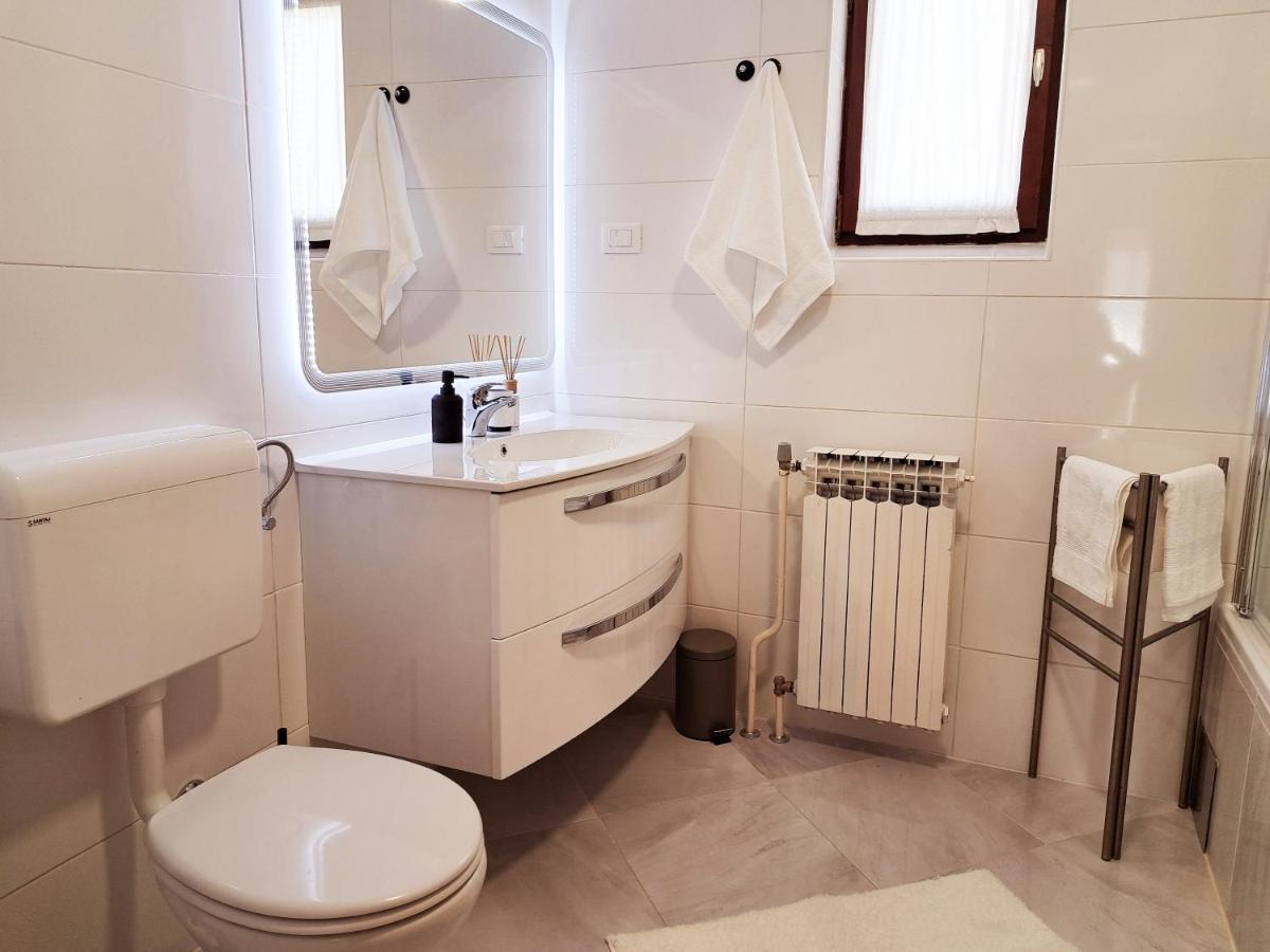 Holiday House Casa Maria Ровінь Екстер'єр фото