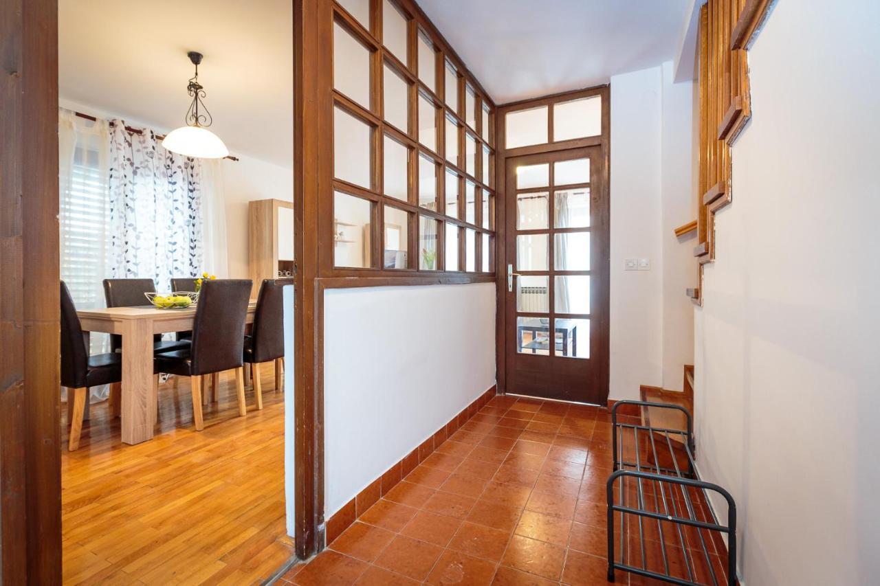 Holiday House Casa Maria Ровінь Екстер'єр фото