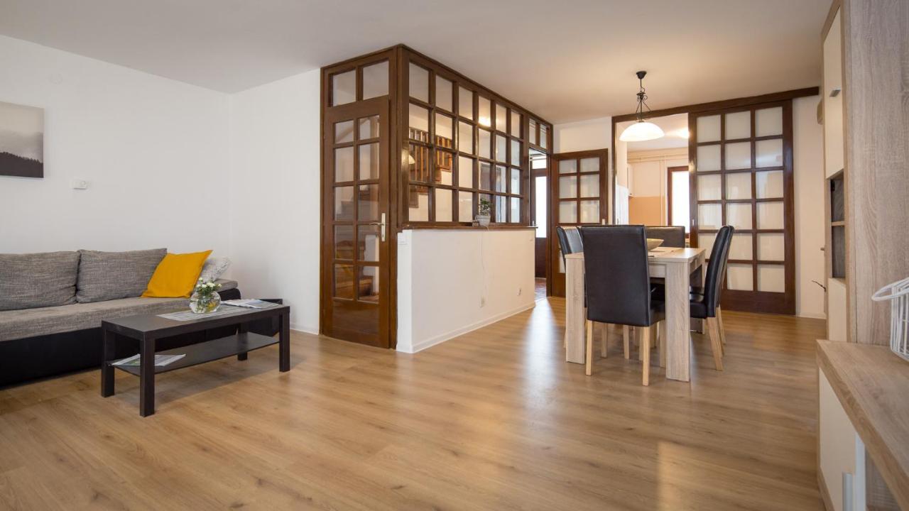 Holiday House Casa Maria Ровінь Екстер'єр фото