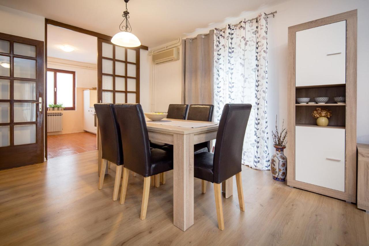 Holiday House Casa Maria Ровінь Екстер'єр фото