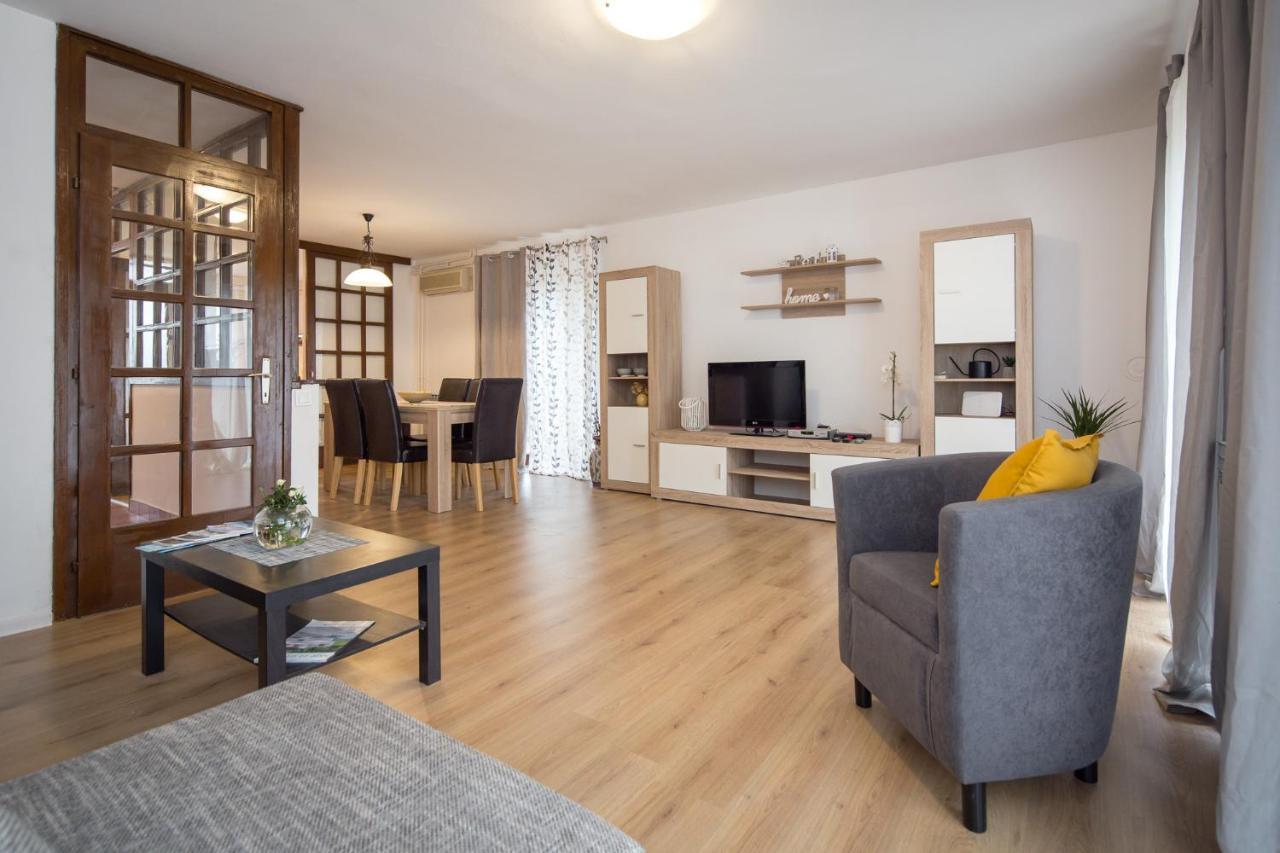 Holiday House Casa Maria Ровінь Екстер'єр фото