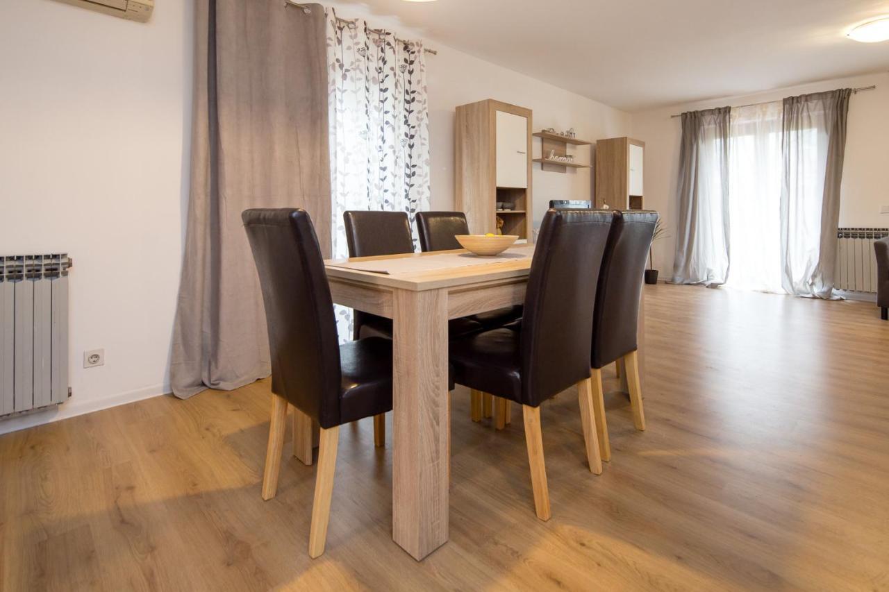 Holiday House Casa Maria Ровінь Екстер'єр фото