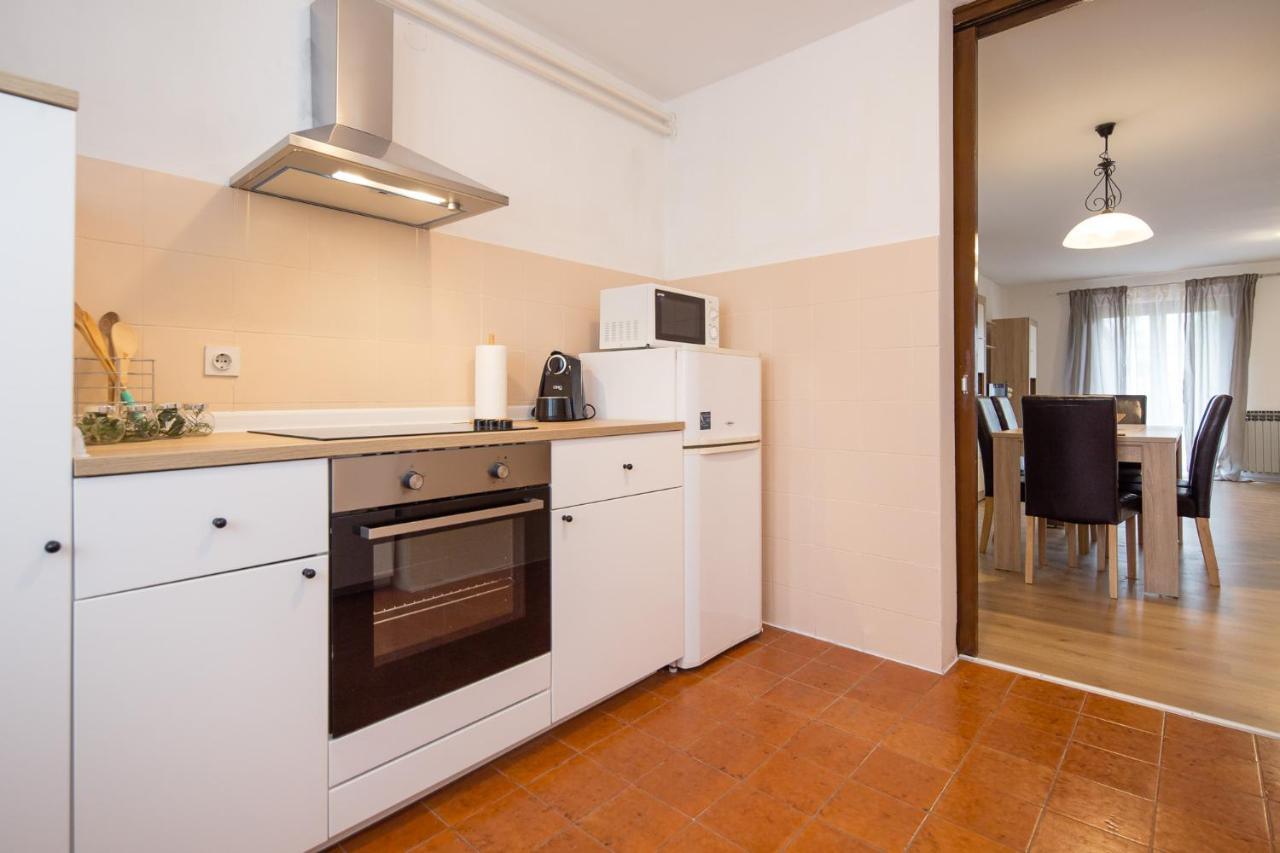 Holiday House Casa Maria Ровінь Екстер'єр фото